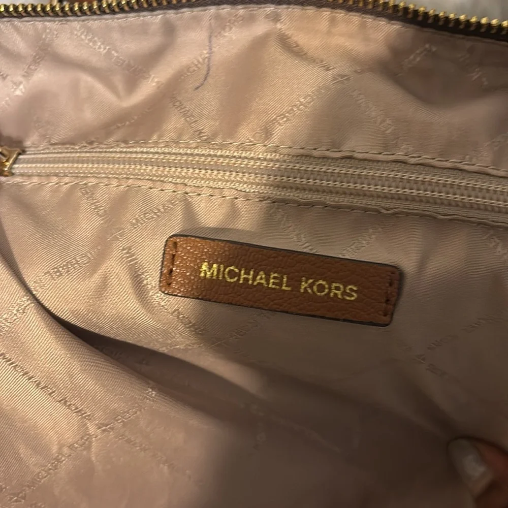 Michael Kors Signature shoulder Bag